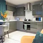 Near Station - 1 To 3 Bedroom Options - Sleeps 1 To 6 Leeds (West Yorkshire)
