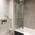 Near Station - 1 To 3 Bedroom Options - Sleeps 1 To 6 Apartamento *