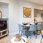 Near Station - 1 To 3 Bedroom Options - Sleeps 1 To 6 Apartamento *
