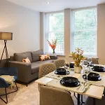 Near Station - 1 To 3 Bedroom Options - Sleeps 1 To 6 Apartamento *