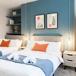 Near Station - 1 To 3 Bedroom Options - Sleeps 1 To 6 Apartamento