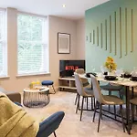 Near Station - 1 To 3 Bedroom Options - Sleeps 1 To 6 Apartamento *