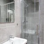Near Station - 1 To 3 Bedroom Options - Sleeps 1 To 6 Apartamento