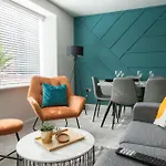 Near Station - 1 To 3 Bedroom Options - Sleeps 1 To 6 Apartamento
