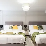 Near Station - 1 To 3 Bedroom Options - Sleeps 1 To 6 *