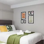 Near Station - 1 To 3 Bedroom Options - Sleeps 1 To 6 Leeds (West Yorkshire)