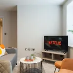 Apartamento Near Station - 1 To 3 Bedroom Options - Sleeps 1 To 6
