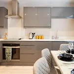 Near Station - 1 To 3 Bedroom Options - Sleeps 1 To 6 * Leeds (West Yorkshire)