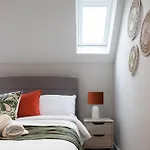 Near Station - 1 To 3 Bedroom Options - Sleeps 1 To 6 Apartamento