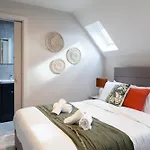 Near Station - 1 To 3 Bedroom Options - Sleeps 1 To 6