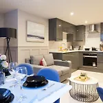 Near Station - 1 To 3 Bedroom Options - Sleeps 1 To 6 Apartamento