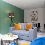 Near Station - 1 To 3 Bedroom Options - Sleeps 1 To 6 Apartamento *