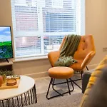 Near Station - 1 To 3 Bedroom Options - Sleeps 1 To 6 Apartamento