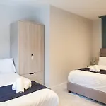 Apartamento Near Station - 1 To 3 Bedroom Options - Sleeps 1 To 6 *
