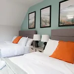 Near Station - 1 To 3 Bedroom Options - Sleeps 1 To 6