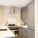 Near Station - 1 To 3 Bedroom Options - Sleeps 1 To 6 *