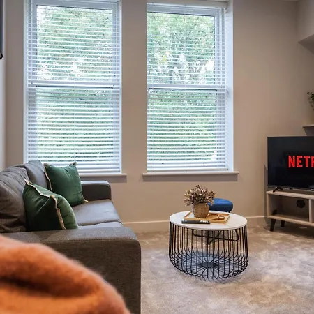 Near Station - 1 To 3 Bedroom Options - Sleeps 1 To 6