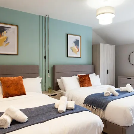 Near Station - 1 To 3 Bedroom Options - Sleeps 1 To 6 Apartamento