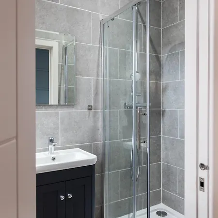 Near Station - 1 To 3 Bedroom Options - Sleeps 1 To 6 Διαμέρισμα