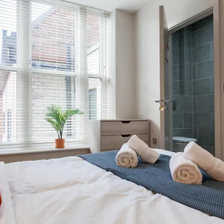 Near Station - 1 To 3 Bedroom Options - Sleeps 1 To 6