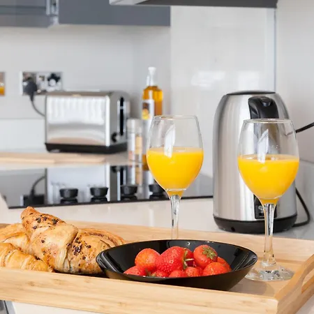 Near Station - 1 To 3 Bedroom Options - Sleeps 1 To 6 * Leeds (West Yorkshire)